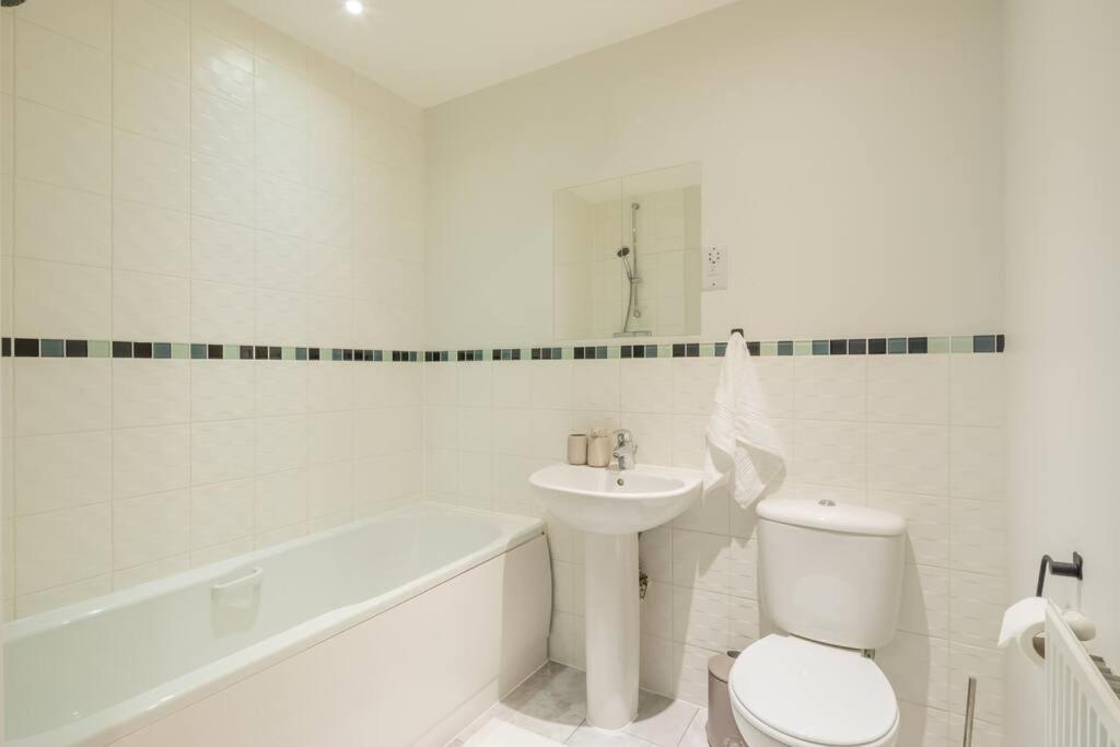 Executive 2Br Apartment Next To Station + Parking CBG Eksteriør billede