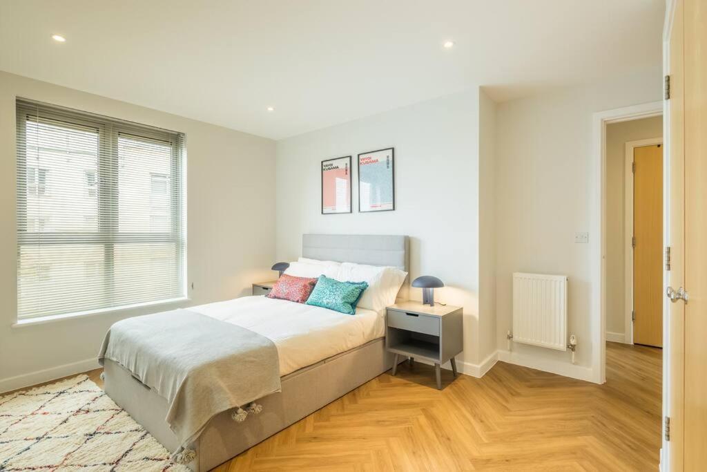 Executive 2Br Apartment Next To Station + Parking CBG Eksteriør billede